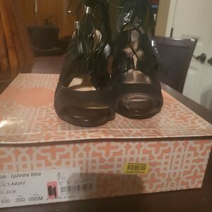Gianni Bini Black Heels Elegant Design